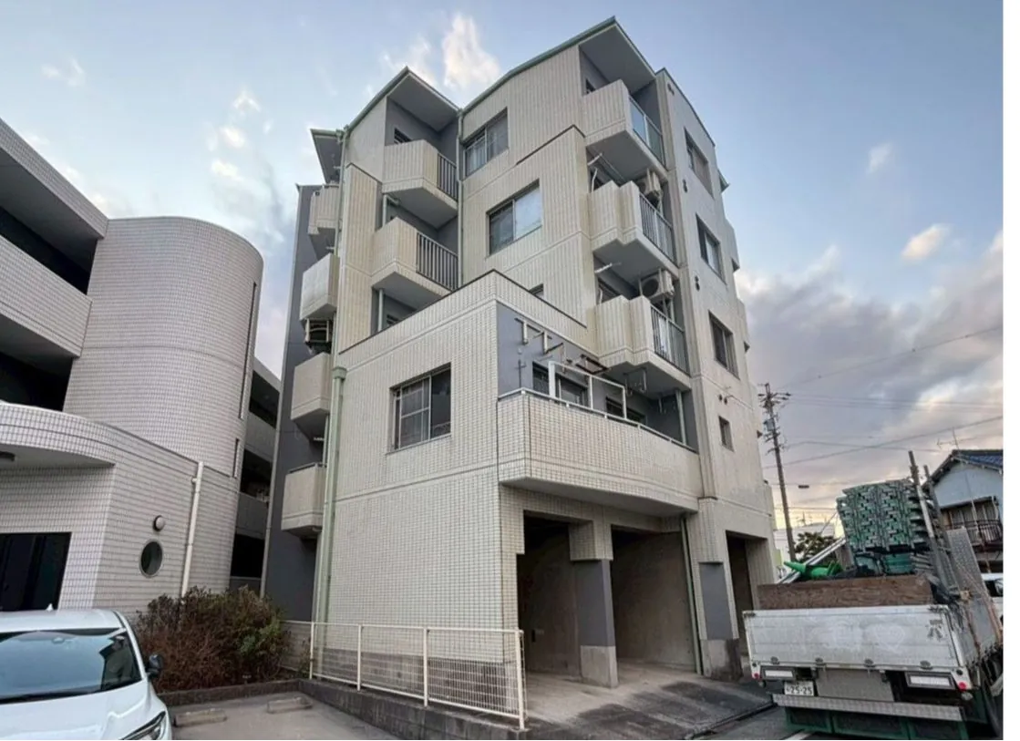 施工前のマンション外観