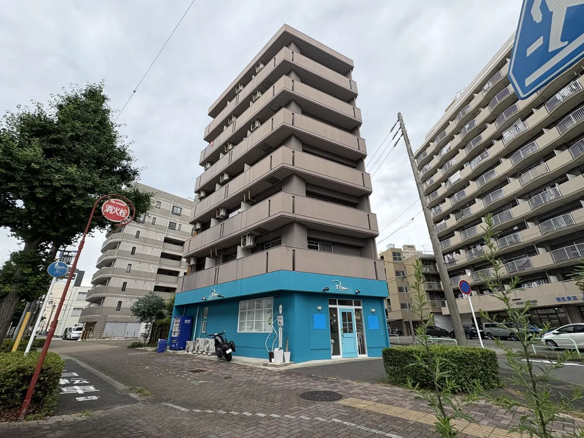 施工前。築20年のマンション外観