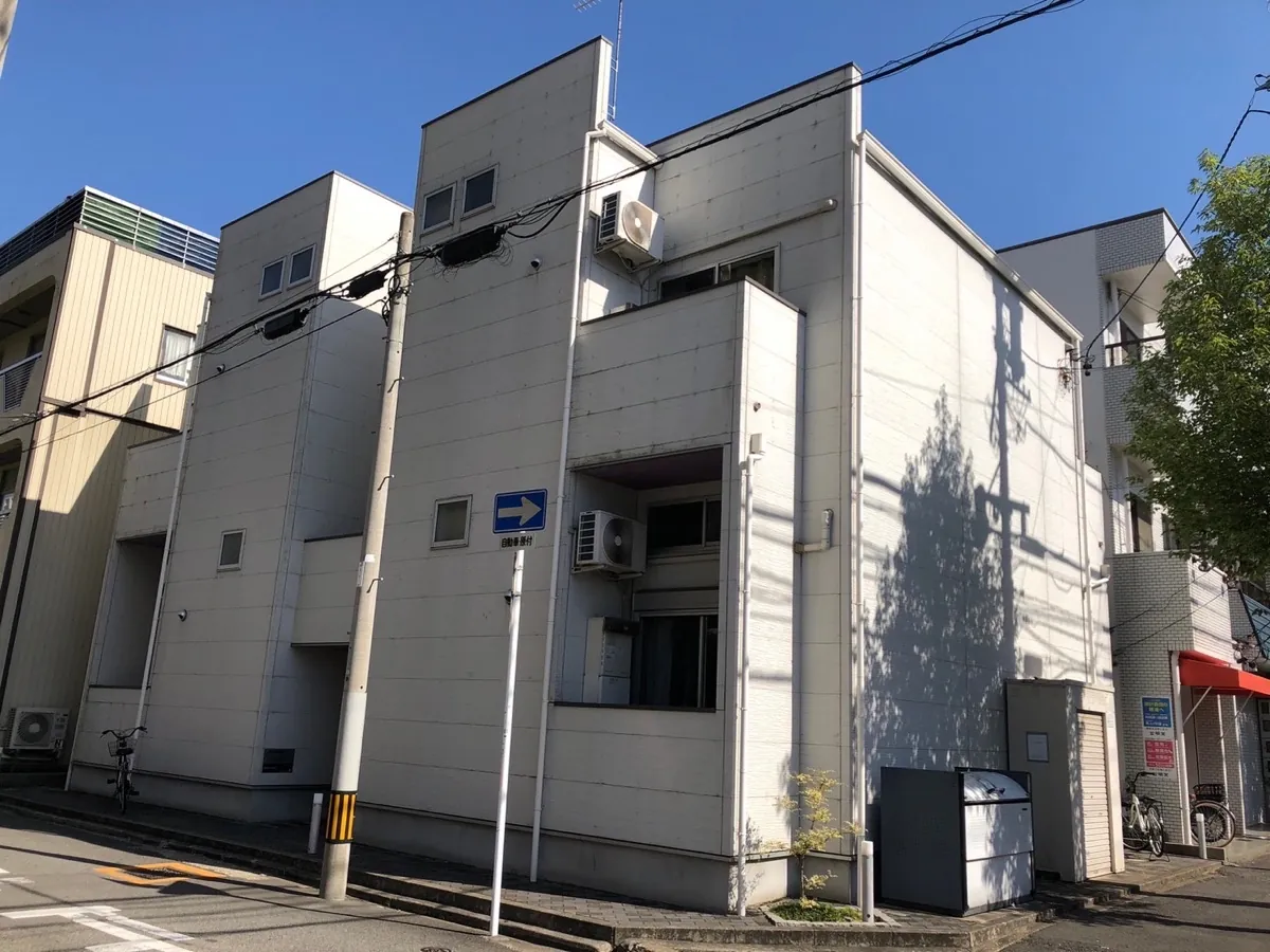 施工前のアパート外観