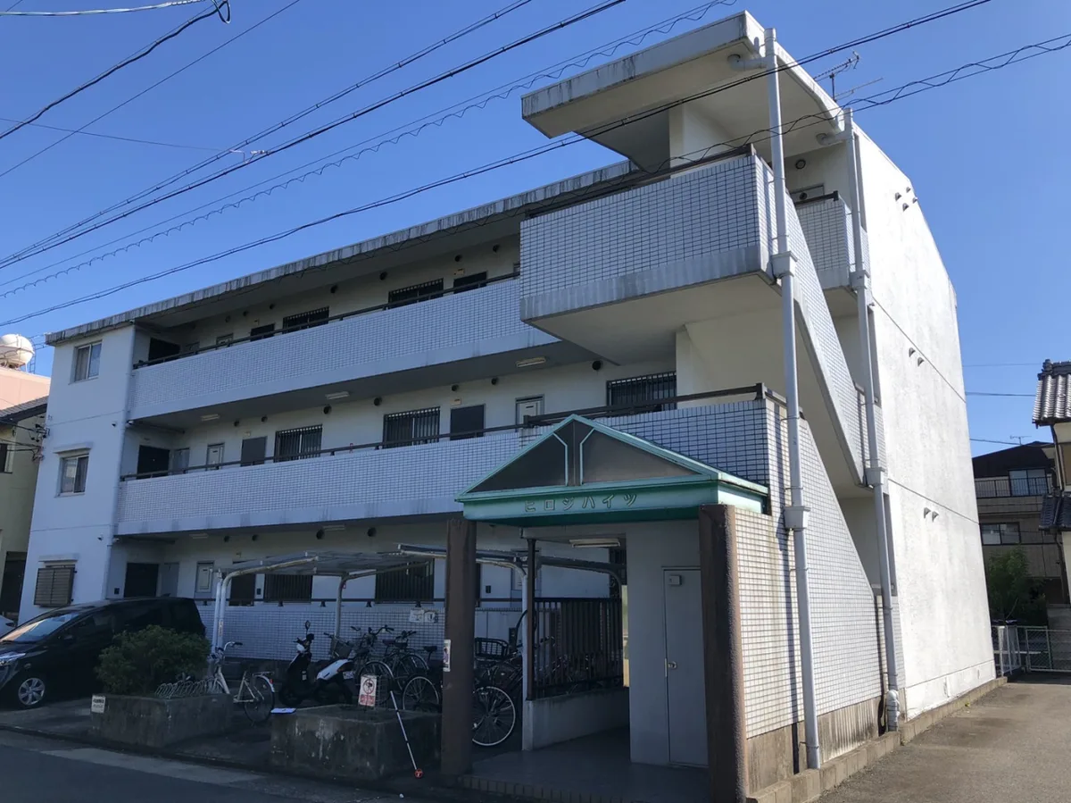 中村区の3階建てマンションの外観