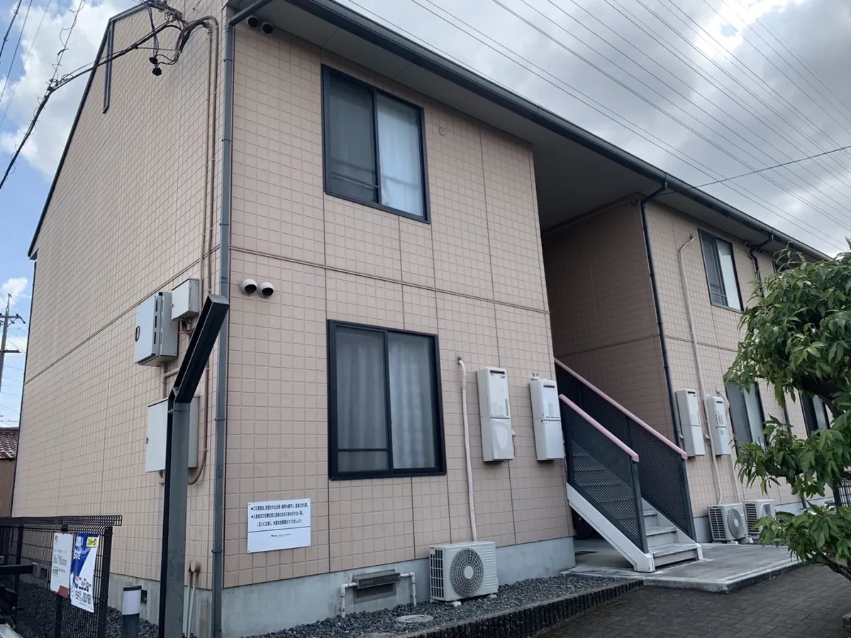 施工前。築30年のアパートの外壁