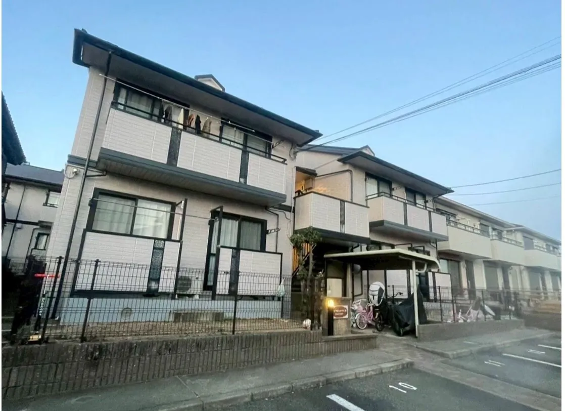 施工前のアパート外観