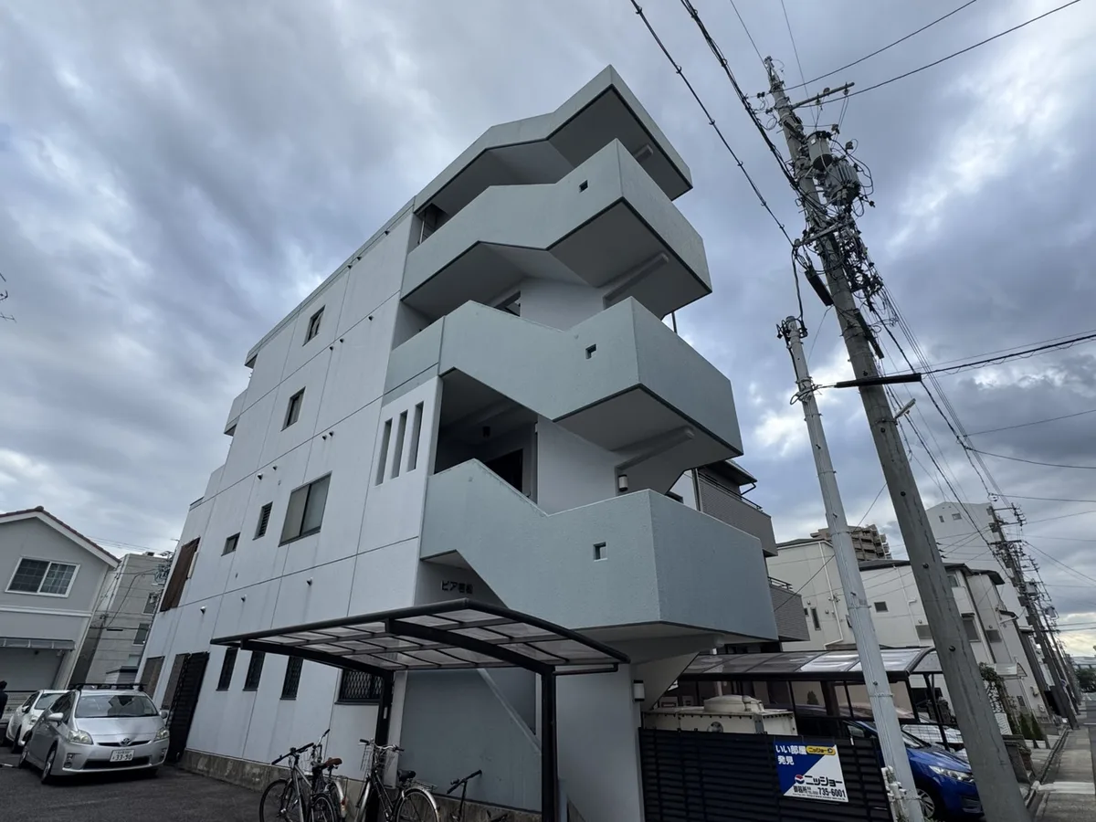 施工前。昭和区の4階建てマンション